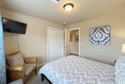 Deer Springs Retreat - Port Angeles, Washington