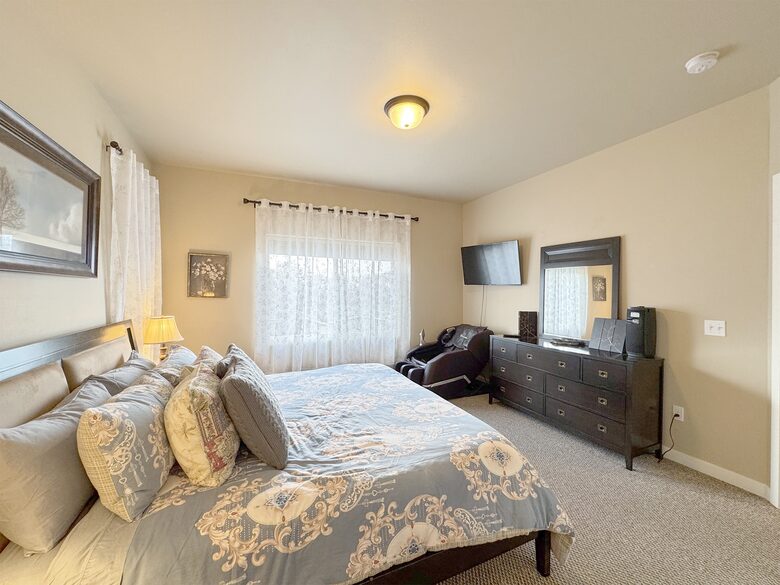 Deer Springs Retreat - Port Angeles, Washington