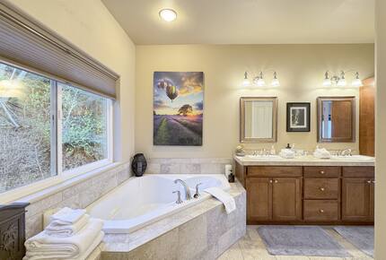 Deer Springs Retreat - Port Angeles, Washington