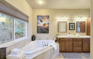 Deer Springs Retreat - Port Angeles, Washington