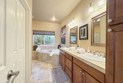 Deer Springs Retreat - Port Angeles, Washington