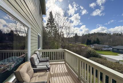 Deer Springs Retreat - Port Angeles, Washington