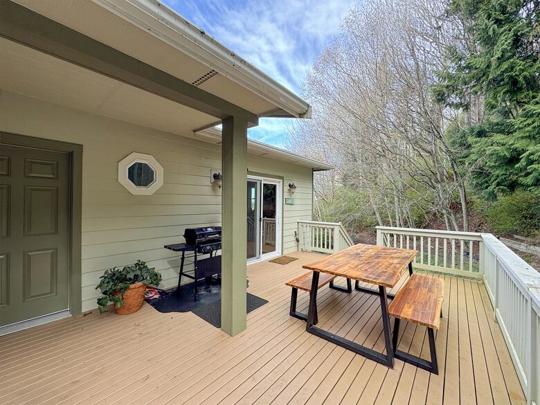 Deer Springs Retreat - Port Angeles, Washington