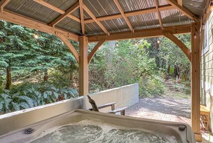 Deer Springs Retreat - Port Angeles, Washington