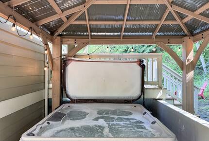 Deer Springs Retreat - Port Angeles, Washington