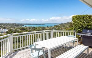 Coastal Comfort | Sunny Waiheke Stay with Ocean Outlook - Waiheke Island, New Zealand