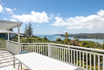 Coastal Comfort | Sunny Waiheke Stay with Ocean Outlook - Waiheke Island, New Zealand