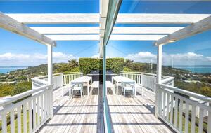 Coastal Comfort | Sunny Waiheke Stay with Ocean Outlook - Waiheke Island, New Zealand