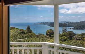 Coastal Comfort | Sunny Waiheke Stay with Ocean Outlook - Waiheke Island, New Zealand