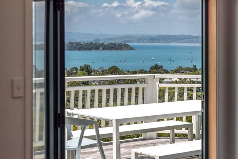 Coastal Comfort | Sunny Waiheke Stay with Ocean Outlook - Waiheke Island, New Zealand