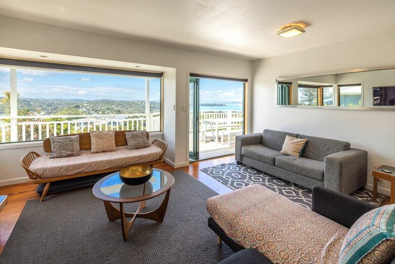 Coastal Comfort | Sunny Waiheke Stay with Ocean Outlook - Waiheke Island, New Zealand