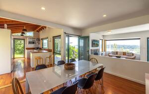 Coastal Comfort | Sunny Waiheke Stay with Ocean Outlook - Waiheke Island, New Zealand