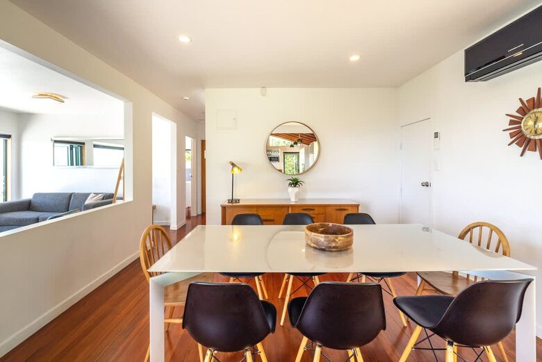 Coastal Comfort | Sunny Waiheke Stay with Ocean Outlook - Waiheke Island, New Zealand