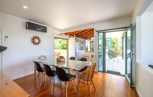 Coastal Comfort | Sunny Waiheke Stay with Ocean Outlook - Waiheke Island, New Zealand