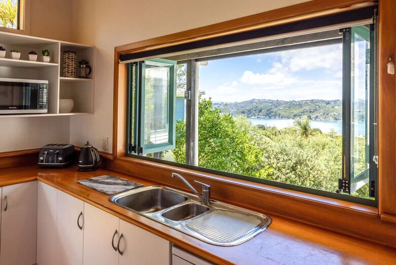 Coastal Comfort | Sunny Waiheke Stay with Ocean Outlook - Waiheke Island, New Zealand