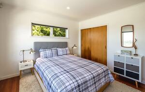 Coastal Comfort | Sunny Waiheke Stay with Ocean Outlook - Waiheke Island, New Zealand