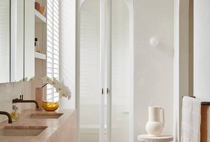 Coastal Escape | Designer Interiors & Resort-Style Pool - Safety Beach, Australia