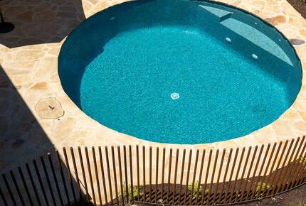 Coastal Escape | Designer Interiors & Resort-Style Pool - Safety Beach, Australia