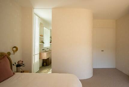 Coastal Escape | Designer Interiors & Resort-Style Pool - Safety Beach, Australia