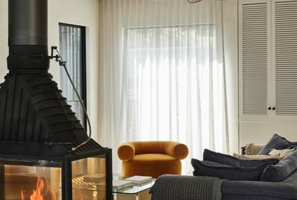 Coastal Escape | Designer Interiors & Resort-Style Pool - Safety Beach, Australia