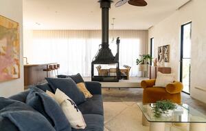 Coastal Escape | Designer Interiors & Resort-Style Pool - Safety Beach, Australia