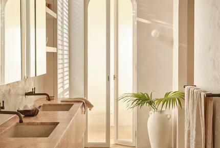 Coastal Escape | Designer Interiors & Resort-Style Pool - Safety Beach, Australia