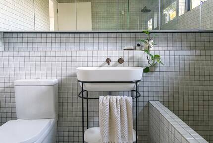 Coastal Escape | Designer Interiors & Resort-Style Pool - Safety Beach, Australia