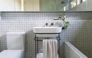 Coastal Escape | Designer Interiors & Resort-Style Pool - Safety Beach, Australia