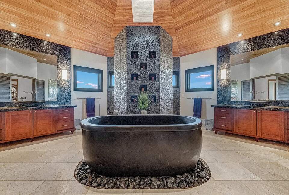 Ka’anapali Luxury Escape with Resort-Style Pool & Theater - Lahaina, Hawaii