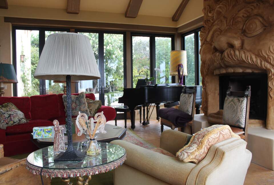 Artful Architecture Overlooking the San Francisco Bay - Tiburon, California