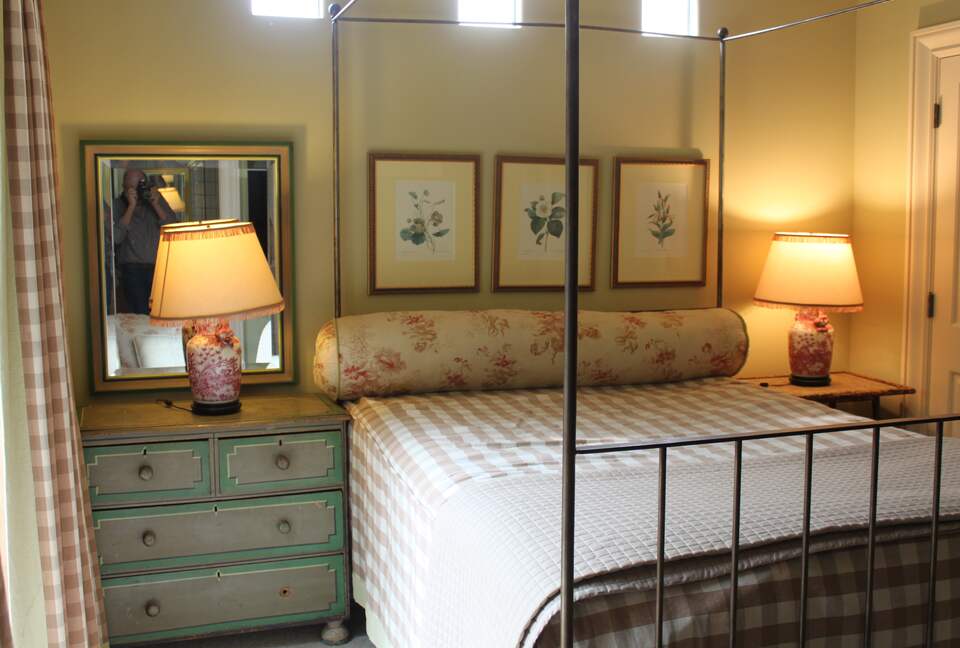 Artful Architecture Overlooking the San Francisco Bay - Tiburon, California