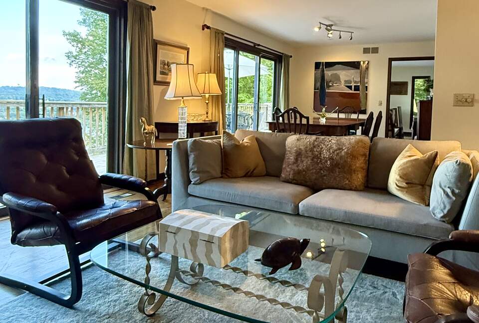 Classic Hudson River Home and Pool - Highland, New York