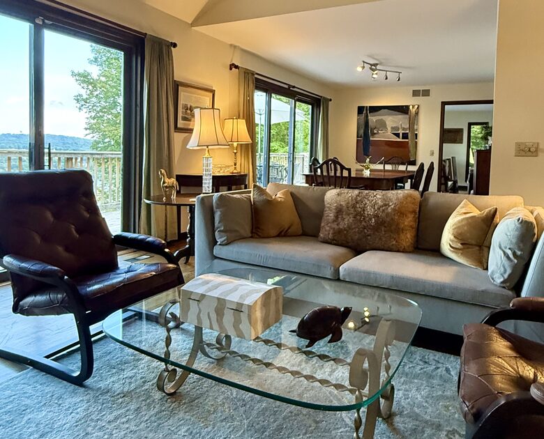 Classic Hudson River Home and Pool - Highland, New York