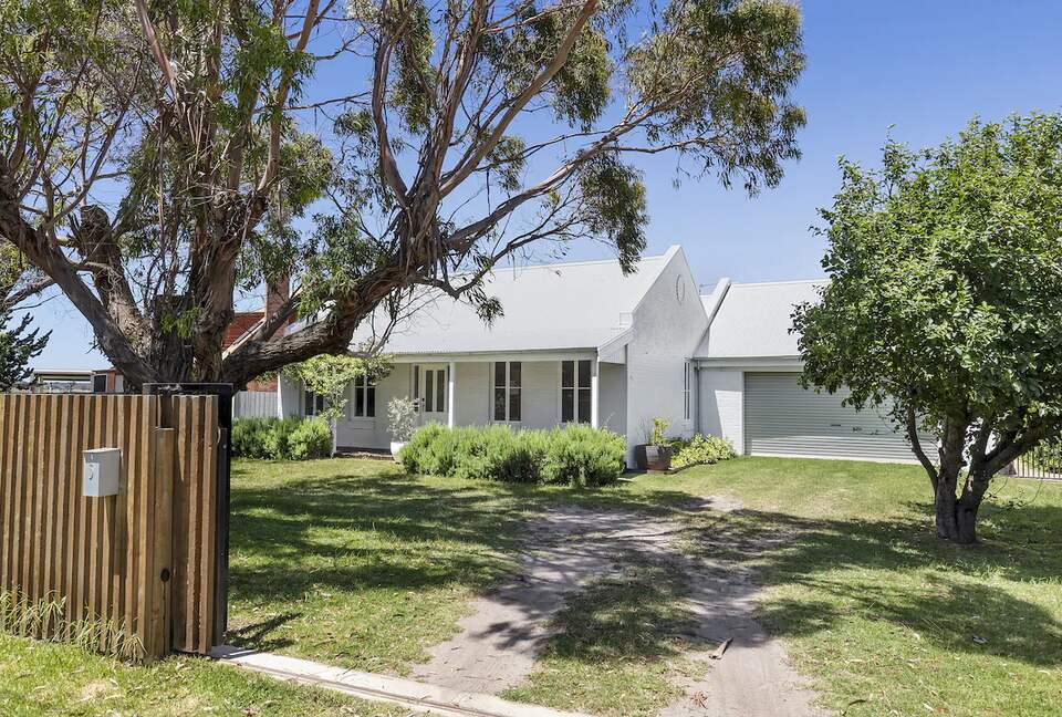 Charming French Cottage by the Barwon River - Barwon Heads, Australia