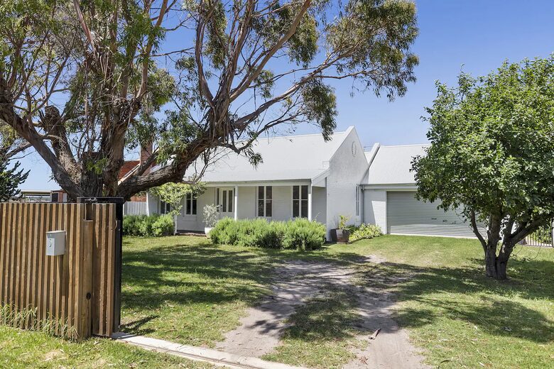 Charming French Cottage by the Barwon River - Barwon Heads, Australia