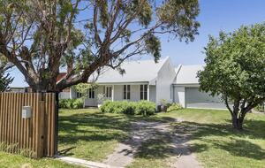 Charming French Cottage by the Barwon River - Barwon Heads, Australia