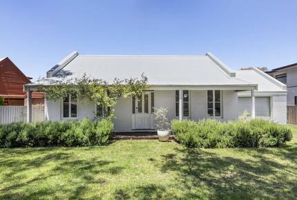 Charming French Cottage by the Barwon River - Barwon Heads, Australia