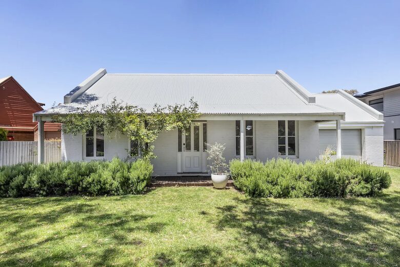 Charming French Cottage by the Barwon River - Barwon Heads, Australia