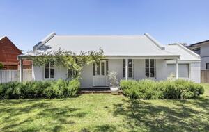 Charming French Cottage by the Barwon River - Barwon Heads, Australia