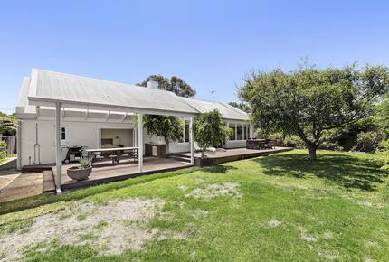 Charming French Cottage by the Barwon River - Barwon Heads, Australia