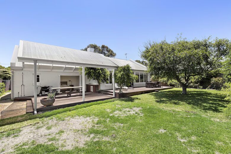 Charming French Cottage by the Barwon River - Barwon Heads, Australia