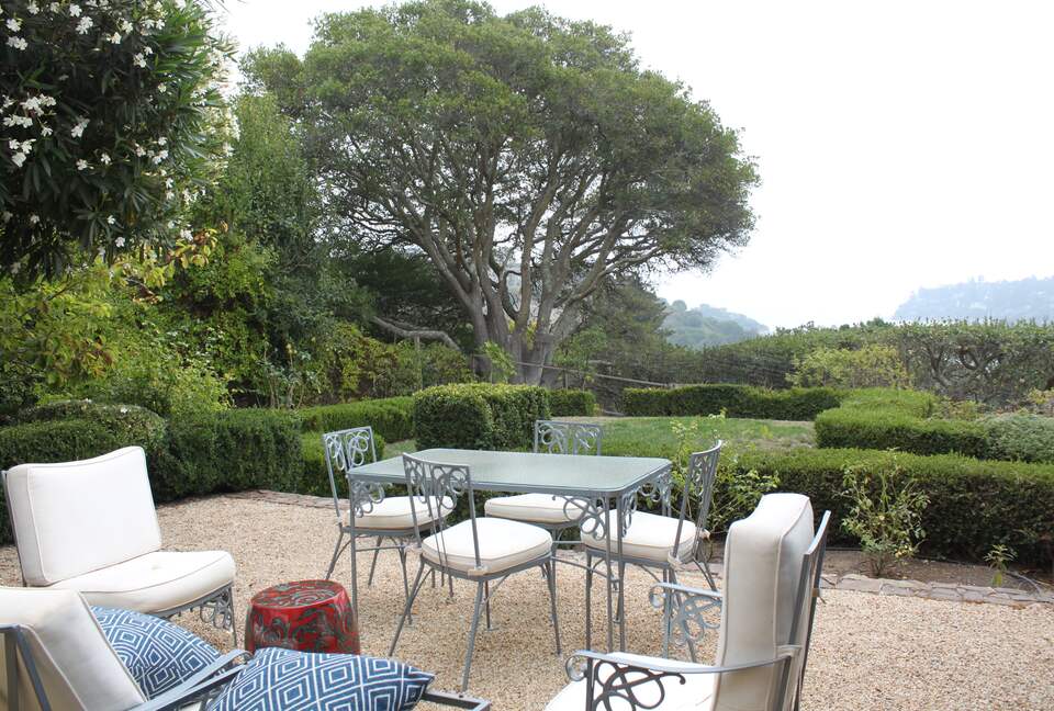 Artful Architecture Overlooking the San Francisco Bay - Tiburon, California