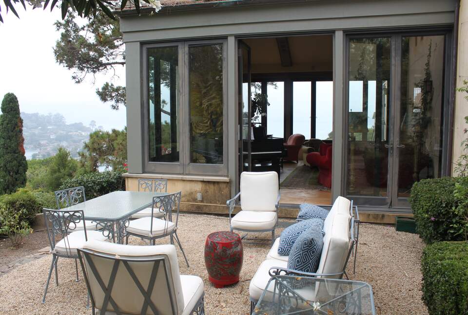 Artful Architecture Overlooking the San Francisco Bay - Tiburon, California