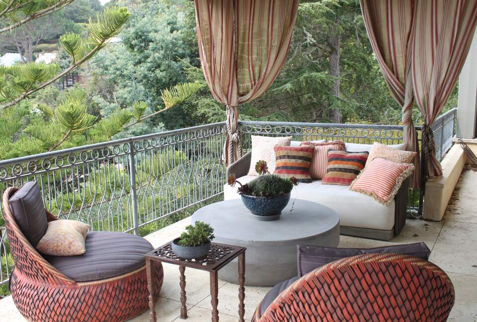 Artful Architecture Overlooking the San Francisco Bay - Tiburon, California