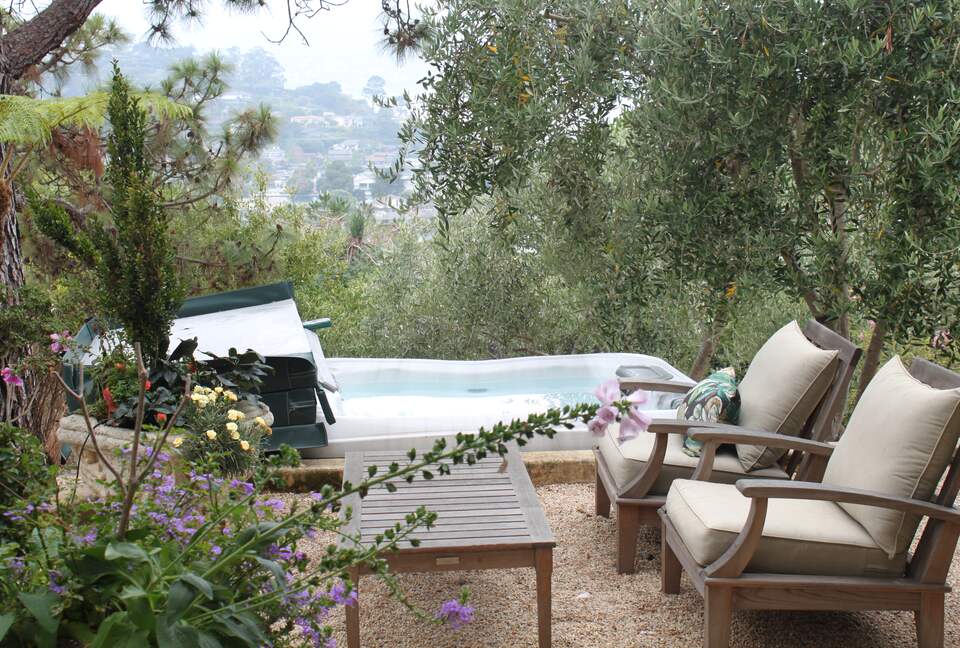 Artful Architecture Overlooking the San Francisco Bay - Tiburon, California