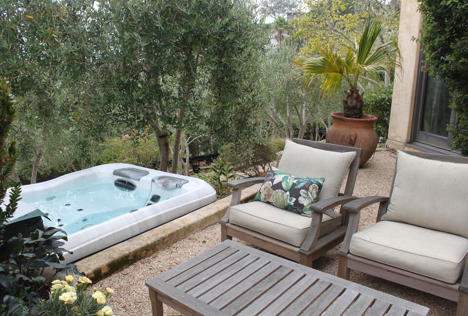 Artful Architecture Overlooking the San Francisco Bay - Tiburon, California