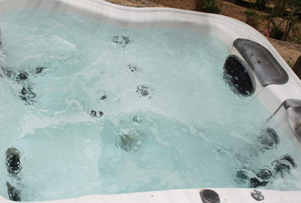 Artful Architecture Overlooking the San Francisco Bay - Tiburon, California