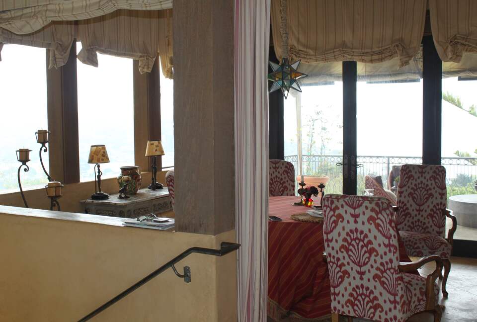 Artful Architecture Overlooking the San Francisco Bay - Tiburon, California