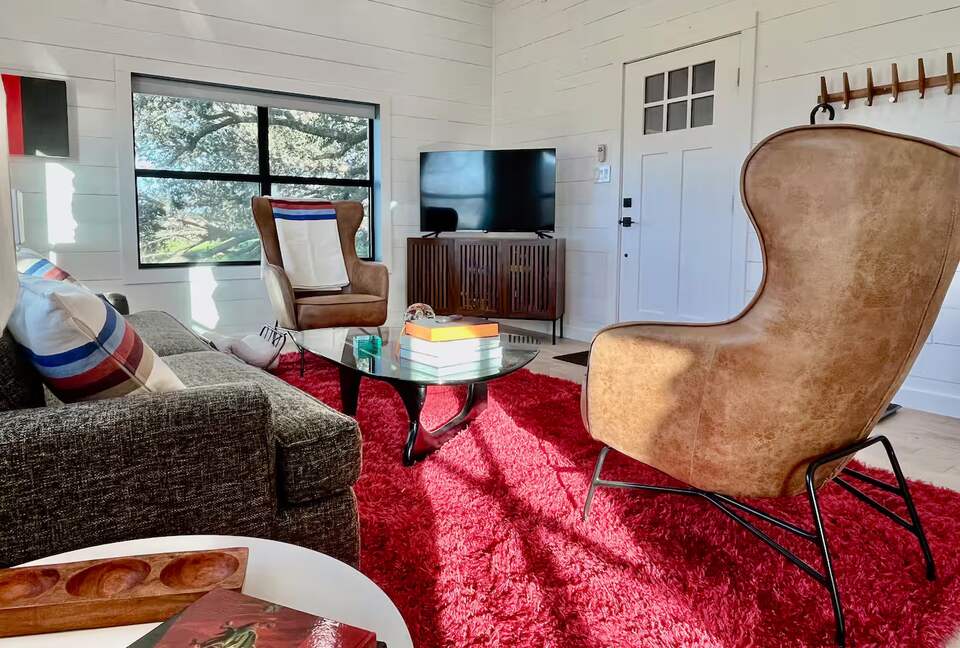 Hilltop Haven in Burton | Two Homes on 11 Acres - Burton, Texas