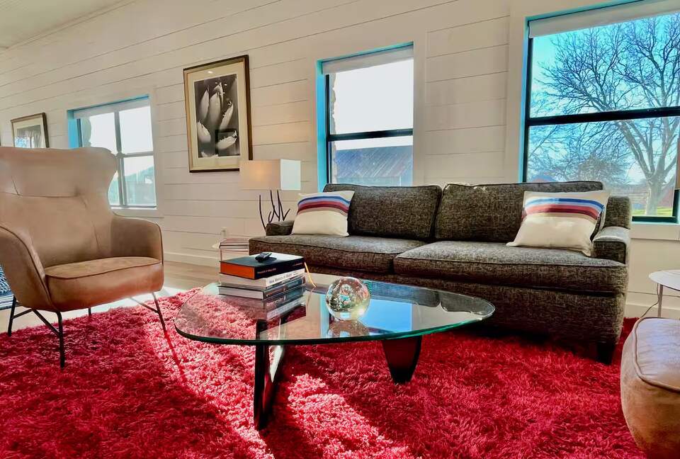 Hilltop Haven in Burton | Two Homes on 11 Acres - Burton, Texas